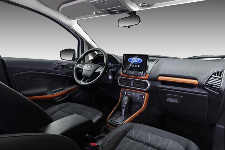 Интерьер Ford EcoSport S 2017 года  (CN) (фото 6 из 8)